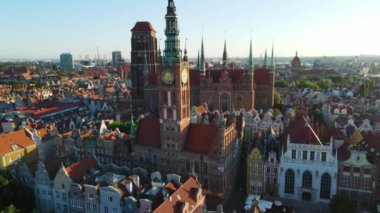 Gdansk Drone St. Mary merkez Avrupa 'nın tarihi mimari katedraline yukarıdan bakıldığında Polonya