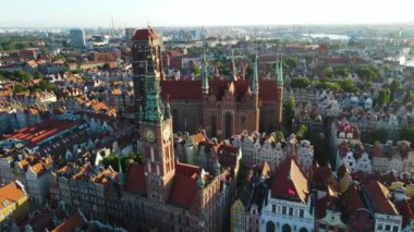 Gdansk Drone St. Mary merkez Avrupa 'nın tarihi mimari katedraline yukarıdan bakıldığında Polonya