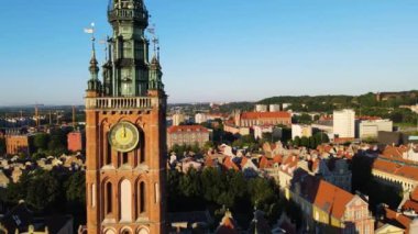 Gdansk Drone St. Mary merkez Avrupa 'nın tarihi mimari katedraline yukarıdan bakıldığında Polonya