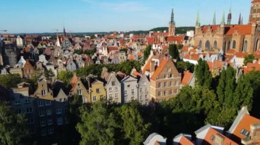 Gdansk Drone St. Mary merkez Avrupa 'nın tarihi mimari katedraline yukarıdan bakıldığında Polonya