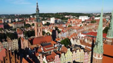 Gdansk Drone St. Mary merkez Avrupa 'nın tarihi mimari katedraline yukarıdan bakıldığında Polonya