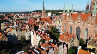 Gdansk Drone St. Mary merkez Avrupa 'nın tarihi mimari katedraline yukarıdan bakıldığında Polonya