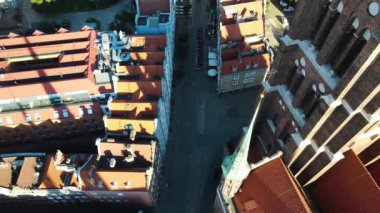 Gdansk Drone St. Mary merkez Avrupa 'nın tarihi mimari katedraline yukarıdan bakıldığında Polonya