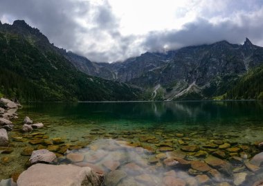 Dağ gölü zirvesi Morskie Oko Zakopane Polonya manzarası