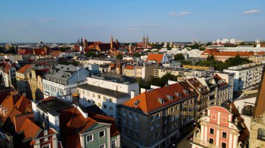 Şehre modern dilek geliştirme mimarisinin zirvesinden bak Avrupa Wroclaw Polonya