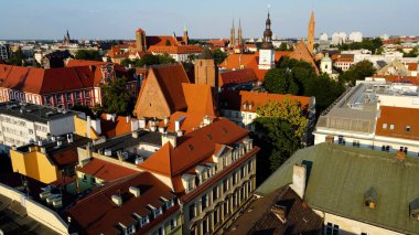 Şehre modern dilek geliştirme mimarisinin zirvesinden bak Avrupa Wroclaw Polonya