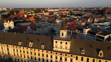 Şehre modern dilek geliştirme mimarisinin zirvesinden bak Avrupa Wroclaw Polonya