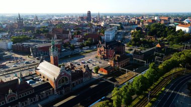 İHA mimarisi ile şehir manzarası Gdansk Polonya