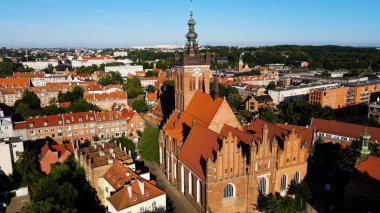 İHA mimarisi ile şehir manzarası Gdansk Polonya