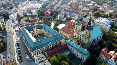 Panorama şehri mimarisi Eski Avrupa Legnica Polonya
