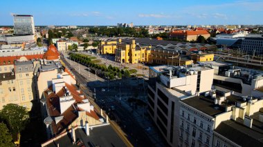 Şehre modern dilek geliştirme mimarisinin zirvesinden bak Avrupa Wroclaw Polonya