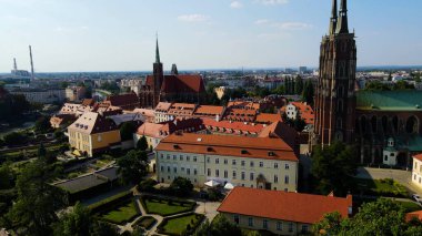 Şehre modern dilek geliştirme mimarisinin zirvesinden bak Avrupa Wroclaw Polonya