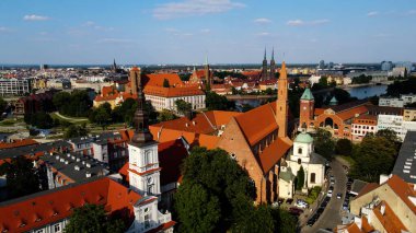 Şehre modern dilek geliştirme mimarisinin zirvesinden bak Avrupa Wroclaw Polonya