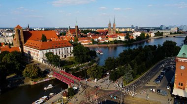 Şehre modern dilek geliştirme mimarisinin zirvesinden bak Avrupa Wroclaw Polonya