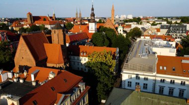 Şehre modern dilek geliştirme mimarisinin zirvesinden bak Avrupa Wroclaw Polonya