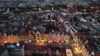 Wroclaw Polonya 'da Mimari Şehir Sokak Işıklandırma Gecesi İHA' dan gece görüşü