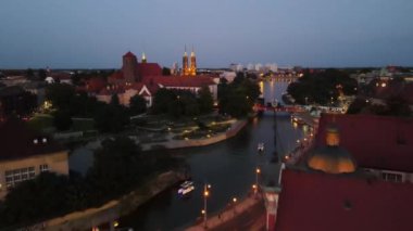 Wroclaw Polonya 'da Mimari Şehir Sokak Işıklandırma Gecesi İHA' dan gece görüşü