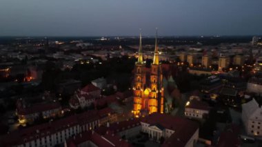 Wroclaw Polonya 'da Mimari Şehir Sokak Işıklandırma Gecesi İHA' dan gece görüşü