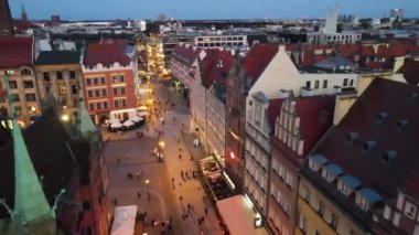 3 Eylül 2024 Wroclaw Polonya 'nın aydınlatma gecesinin mimarisi üzerine gece görüşü