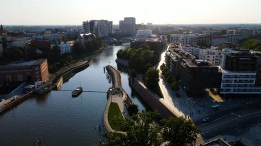 Şehre modern dilek geliştirme mimarisinin zirvesinden bak Avrupa Wroclaw Polonya