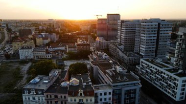 Şehre modern dilek geliştirme mimarisinin zirvesinden bak Avrupa Wroclaw Polonya