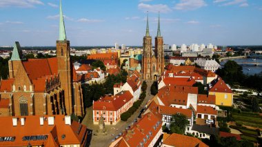 Şehre modern dilek geliştirme mimarisinin zirvesinden bak Avrupa Wroclaw Polonya