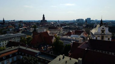 Şehre modern dilek geliştirme mimarisinin zirvesinden bak Avrupa Wroclaw Polonya