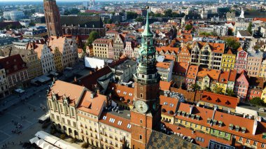 Şehre modern dilek geliştirme mimarisinin zirvesinden bak Avrupa Wroclaw Polonya