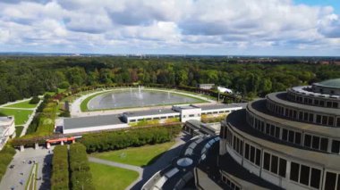 Centennial Hall, Wrocaw 'daki Szczytnicki Park' ta bulunan bir spor salonu.
