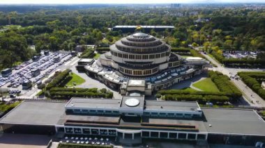 Centennial Hall, Wrocaw 'daki Szczytnicki Park' ta bulunan bir spor salonu.