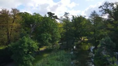 Sonbahar parkı eğlencesi insansız hava aracı Polonya Wroclaw ile doğa manzarası yerleştirdi