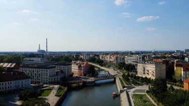 Şehre modern dilek geliştirme mimarisinin zirvesinden bak Avrupa Wroclaw Polonya