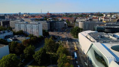 Şehre modern dilek geliştirme mimarisinin zirvesinden bak Avrupa Wroclaw Polonya