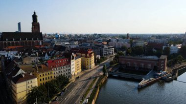 Şehre modern dilek geliştirme mimarisinin zirvesinden bak Avrupa Wroclaw Polonya