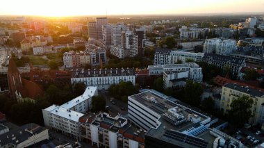 Şehre modern dilek geliştirme mimarisinin zirvesinden bak Avrupa Wroclaw Polonya