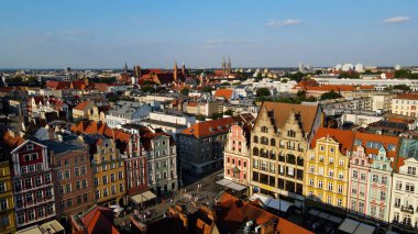 Şehre modern dilek geliştirme mimarisinin zirvesinden bak Avrupa Wroclaw Polonya