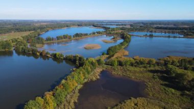 Balıkçılık göl manzaralı Nowe Grodzisko Peyzaj Parkı Polonya