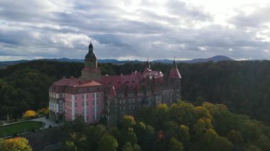 Ksiaz ya da Frstenstein - Silezya sonbahar ormanlarındaki en büyük kale.