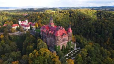 Ksiaz ya da Frstenstein - Silezya sonbahar ormanlarındaki en büyük kale.