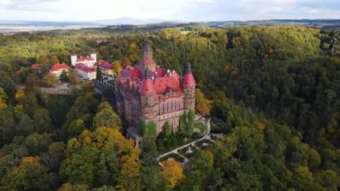 Ksiaz ya da Frstenstein - Silezya sonbahar ormanlarındaki en büyük kale.