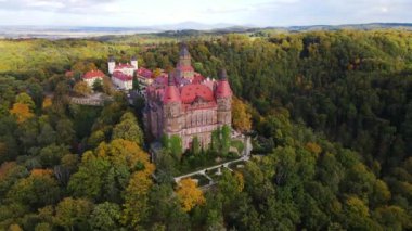 Ksiaz ya da Frstenstein - Silezya sonbahar ormanlarındaki en büyük kale.