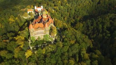 Ksiaz ya da Frstenstein - Silezya sonbahar ormanlarındaki en büyük kale.