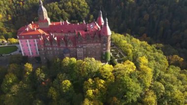 Ksiaz ya da Frstenstein - Silezya sonbahar ormanlarındaki en büyük kale.