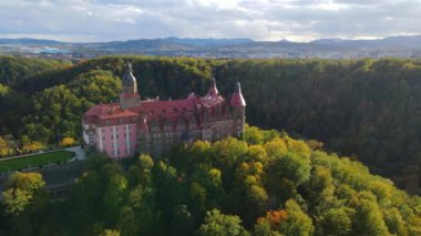 Ksiaz ya da Frstenstein - Silezya sonbahar ormanlarındaki en büyük kale.