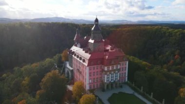 Ksiaz ya da Frstenstein - Silezya sonbahar ormanlarındaki en büyük kale.