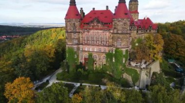 Ksiaz ya da Frstenstein - Silezya sonbahar ormanlarındaki en büyük kale.