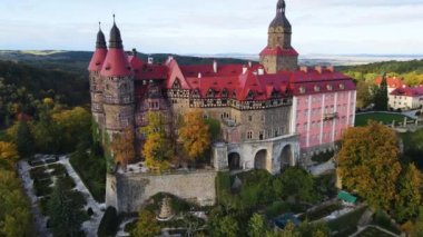 Ksiaz ya da Frstenstein - Silezya sonbahar ormanlarındaki en büyük kale.