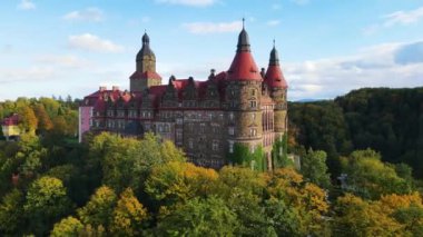 Ksiaz ya da Frstenstein - Silezya sonbahar ormanlarındaki en büyük kale.
