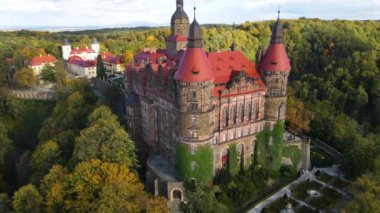 Ksiaz ya da Frstenstein - Silezya sonbahar ormanlarındaki en büyük kale.