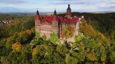 Ksiaz ya da Frstenstein - Silezya sonbahar ormanlarındaki en büyük kale.